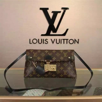 Louis Vuitton 最新走秀款可當手拿包也可當斜挎包帶領你走遍任何場地臭美女人莫屬（原版品質）原版進口老花料+進口五金，時尚感超強。款號：40127。尺寸：28*15*8