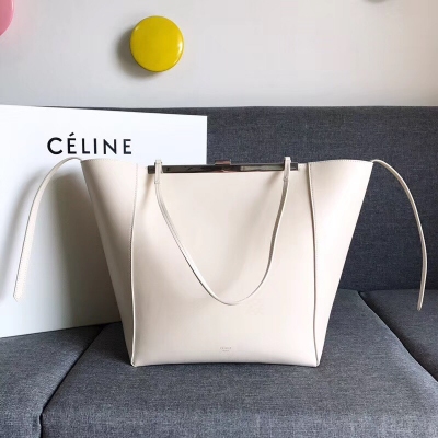 Celine shopping bags Celine新款夾子購物袋來擊！ 外面牛皮，內裡羊皮！ 尺寸：袋口45X底部長26x底寬17x高30cm 型號：8865