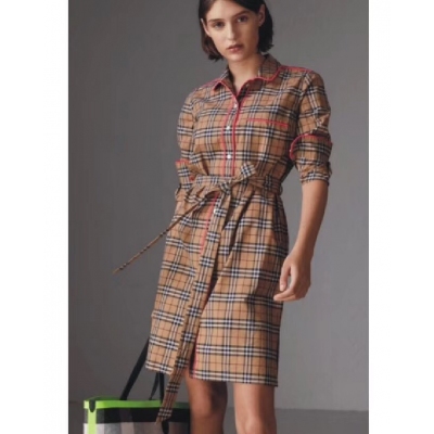 Burberry巴寶莉女裝 新品原單品質，女士 經典小格純棉長袖格子連衣裙， 碼數：M，L，XL，XXL，顏色：（卡其色格/玫紅色）