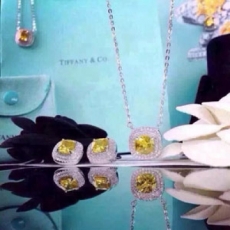 送人自戴都可以.Tiffany & Co. 黃鑽系列 德國進口純銀 PT 925鉑金層 模擬鑽石 進口施華洛世奇黃水晶做點綴，實物閃Made in 紐約