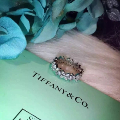 完美Tiffany&co 《最高版本定制》馬眼花瓣鏤空 鑽石戒指 高端925純銀材質 電鍍18K金 含金量0.26克 持久保色 派對宴會奪目光彩 必備佳品！碼數5678美炸了