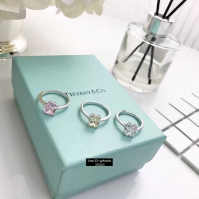 Tiffany戒指設計簡約、引人共鳴，詮釋出愛的真諦。閃爍的鑽石為這款鑽石更添迷人魅力。分678號