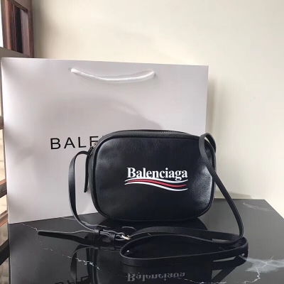 2018 Balenciaga巴黎世家SS可樂字母斜挎小包 電光藍 專櫃同步火熱銷售 現貨實拍圖，進口原單小羊皮裡外全皮，尺寸25cm 385B黑色