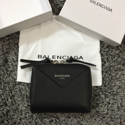 Balen Bazar Balenciaga巴黎世家 最新款二折V字錢包 義大利原廠荔枝紋牛皮 尺寸：11.5*3*9cm
