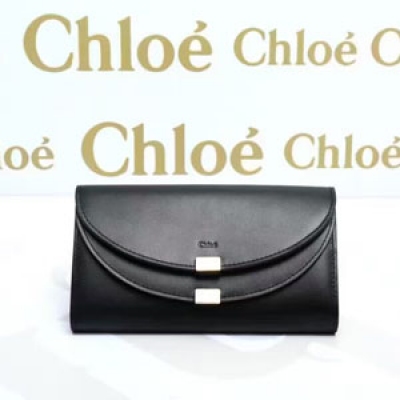 Chloe錢包還可當手包用哦內外全皮型號：0284 黑色、棗紅、唇膏粉 尺寸：19x10cm