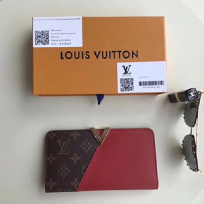 Louis Vuitton原版 LV M56175 路易威登這款惹人注目的Kimono錢夾將標誌性的Monogram帆布與色彩斑斕的小牛皮相結合，展現出圖形化設計效果。選用了從路易威登宣傳大片中汲取靈感的奪人眼球的金色V
