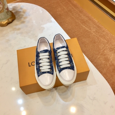 Louis Vuitton路易威登 情侶款！爆款來襲！LV2019此款路易威登經典Stellar 運動鞋採用藍色Monogram牛仔布材質，與亮白色鞋帶、鞋頭和橡膠外底形成對比，散發著清新的夏日氣息。配有符合人體工程學
