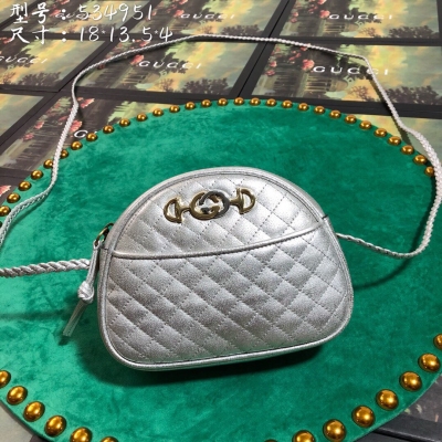 【Gucci古馳】Gucci新款。市場頂級獨家控貨，專櫃品質 採用進口牛皮，原廠五金！精緻做工。 獨家實物拍照 品質如圖可見。款號: 534951。尺寸：寬18*高13.5*側寬4