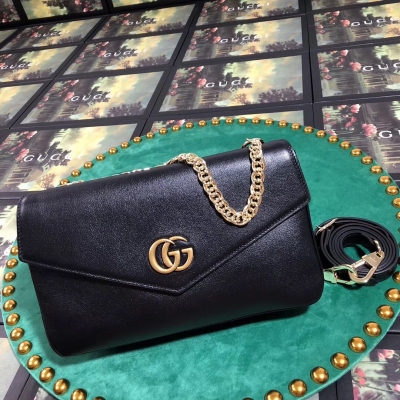 【Gucci古馳】Gucci新款。市場頂級獨家控貨，專櫃品質 採用進口牛皮，原廠五金！精緻做工。獨家實物拍照 品質如圖可見。款號: 527857。尺寸：寬28*高19*側寬4.5。