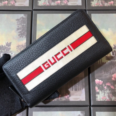 Gucci古馳原單、Guccipigskin 時尚單品讓你自信滿滿 紅白織帶 運動風 手包錢包，放錢放卡放手機，適合男士出席任何場合!型號：459138 尺寸：19*10*2。