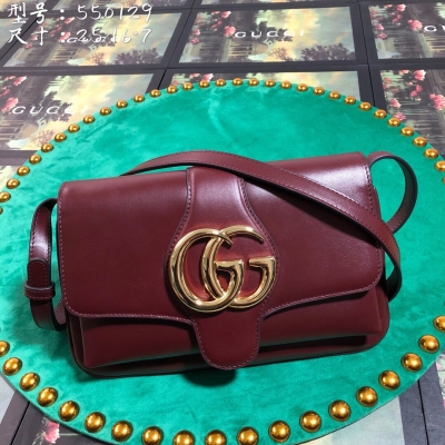 【Gucci古馳】Gucci 新款。市場頂級獨家控貨，專櫃品質 採用進口牛皮，原廠五金！精緻做工。 獨家實物拍照 品質如圖可見 。款號: 550129。尺寸：寬25*高16*側寬7。顏色：綠色/黑色/白色/酒紅