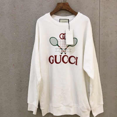 Gucci古馳 新款logo網球 刺繡毛圈衛衣 這款衛衣採用柔軟的毛圈面料 超級細膩親膚 簡單的款式做的超級精緻 很百搭的款式哦 Gucci 必備款