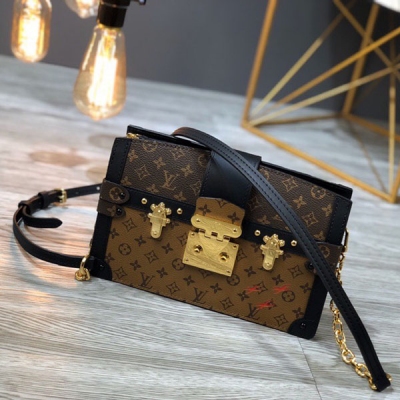 LV LOUIS VUITTON 路易威登 頂級狠貨 有配套包裝 TRUNK手袋M43596 正品實開完美對版，定制黃花面料搭配牛皮包邊，加強全鋼五金！版型手感任意對比！優雅迷人的小妖精，尺寸：20*12*5.5cm