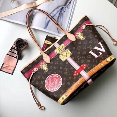 LV【頂級原單】NEVERFULL 中號手袋，M41390老花 N41065白格 40995印鎖 以經典路易威登旅行箱為設計靈感來源，此款Neverfull中號手袋用相互交疊的旅行箱包邊及LV掛鎖絲印圖案展現出Monogr