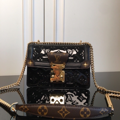 LOUIS VUITTON LV路易威登 M90516 黑色 頂級原單 Wynwood 手袋見證工藝與思維的邂逅：Monogram Vernis 漆皮碰撞 Monogram 帆布飾邊，金屬件細節追溯品牌傳統行李箱設計，恰到