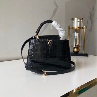 LOUIS VUITTON LV路易威登 N92173 黑色 義大利進口頭層鱷魚紋 手袋由全粒紋Taurillon皮革裁制而成盡顯女裝藝術總監Nicolas Ghesquière設計的New Classic系列的特色元素如