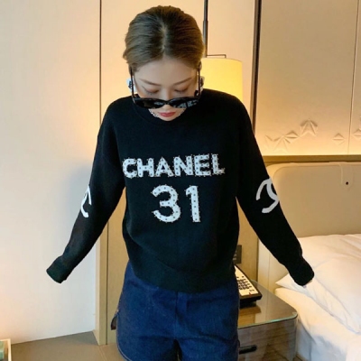 CHANEL香奈兒 2020秋冬最新秀場系列，定制羊毛混紡紗線編織，字母珍珠亮片串珠數位，精緻高級，面料柔軟細膩，質感很舒適溫暖，單穿或者打底都很高級，兩色36 38 40