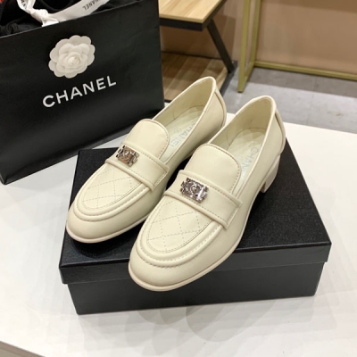 CHANEL香奈兒 小香2021新品 独家推荐，市场最高版 原版混种小羊皮面料.五金LOGO花重金购入原版：开模定制，非市场普通版本。面料：混种小羊皮 内里：羊皮里垫 大底：意大利皮底 码数：35-39