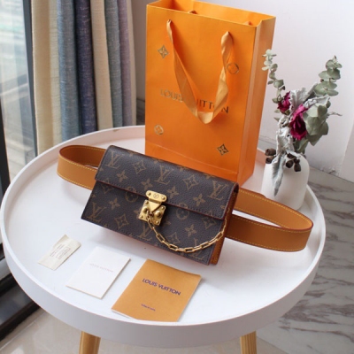 Louis Vuitton LV 路易威登 頂級對版原單DAUPHINE 腰包 M44667老花 新復古審美主義與摩登氣質交匯為此款，由金色金屬件拼接一體。調節皮質飾帶，可系於腰間；拆卸飾帶即刻化身為手拿包。