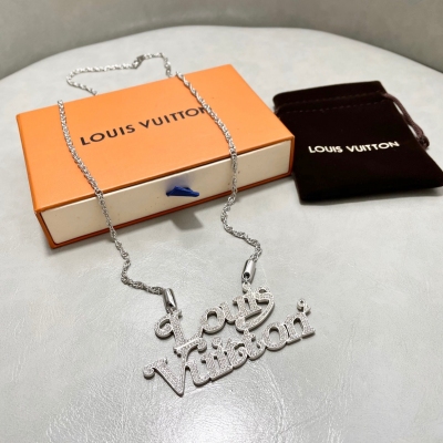 LOUIS VUITTON LV路易威登 專櫃最新LV項鍊 美出新天際的高級感