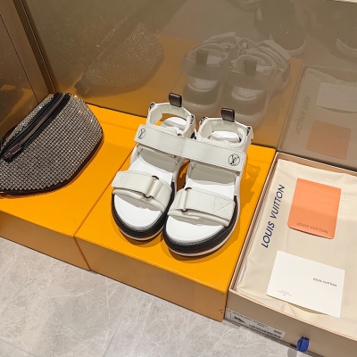 Louis Vuitton LV路易威登 2021新款魔術貼涼鞋 專櫃最新款 頂級品質，鞋面原版進口牛皮，牛皮內裡，抽真空大底，專櫃買版一比一出貨，碼數35-39