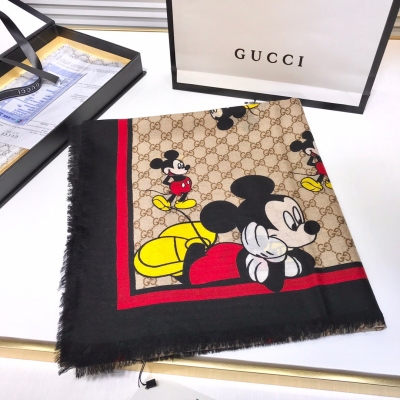 Gucci古馳方巾 新的潮流風格、以年輕，時尚為主題 海外專櫃 羊絨方巾140x140cm