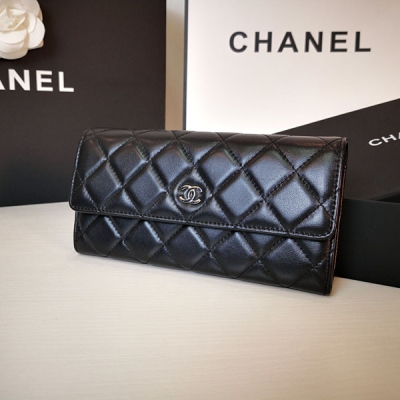 Chanel香奈兒 小香爆款女神手包，內置空間超大，滿足手機+零錢+各種卡+鑰匙+各種私密物件，上手大氣，隨便擺都好好看 ，一上手高級感爆棚，女神必備，好運發財包 進口小羊皮