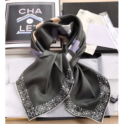 Chanel香奈兒方巾 超級仙女款90x90cm 一眼就會相中的款 經典的配以雙C組成完美的圖案