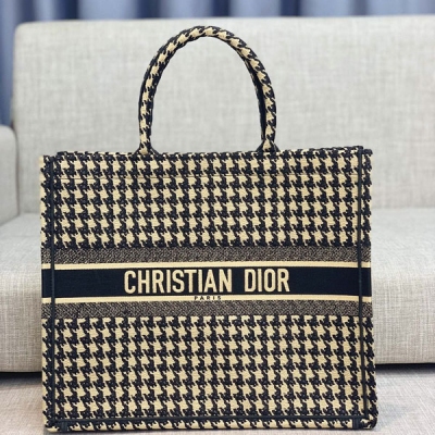 Dior迪奧 book Tote 千格鳥系列 超高顏值一款Tote 六十年代復古韻味 精湛的工藝、太考驗師傅啦 尺寸：42cm