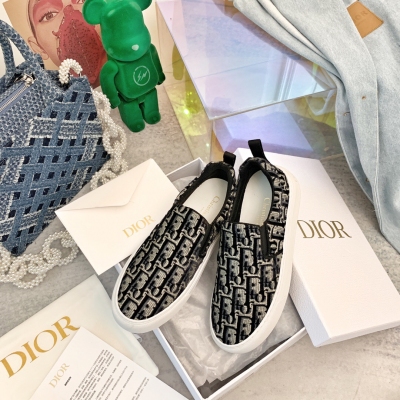 Dior迪奧 官網主推新款電繡樂福鞋系列，頂級品質！鞋面原版韓國絨電繡，特定柔軟牛皮印刷內裡，意大利進口TPU耐磨防滑大底，碼數35-40