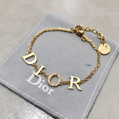 Dior迪奧 字母晶鑽首飾！仙仙的第一眼看到就非常喜歡！高級定制