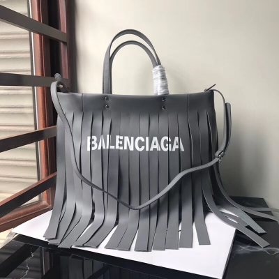 Balenciaga巴黎世家 2018夏季最新潮流字母Logo流蘇全皮手提斜挎女包 超個性爆款獨家首發亮相 Size:32cm 原單進口小羊皮雙面全皮 138B灰色