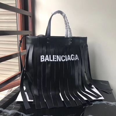 Balenciaga巴黎世家 2018夏季最新潮流字母Logo流蘇全皮手提斜挎女包 超個性爆款獨家首發亮相 Size:32cm 原單進口小羊皮雙面全皮 138B黑色
