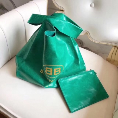 Balenciaga巴黎世家 Supermarket 購物包 義大利進口羊皮 裡外全皮 最新款 設計靈感源自超市“塑膠袋”尺寸59*34*3cm，還配有化妝包很實用就對了 311綠色