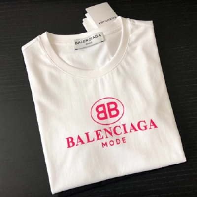Balenciaga巴黎世家最低調的基礎款短袖！日本訂單 國內代工，品質和版型絕對贊。細節看圖， 面料也是巴黎世家專櫃共用的全棉料子，雙B印花圖案 手感極佳。碼S-XL