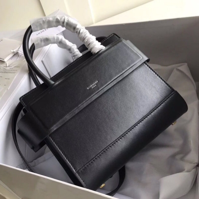 紀梵希Givenchy horizon 女士手袋Angelababy同款，法國代購級別，皮質五金細節就是正品。凹造型必備單品，可手提可斜挎上身效果超美，市場獨家平紋size:小號21x12x18cm/中號28×14×24c