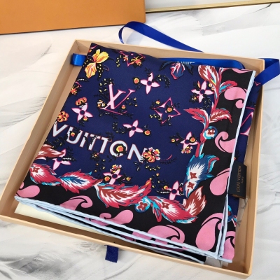 LOUIS VUITTON LV路易威登 新款真絲 靈感源自Asnieres故居工坊的新藝術裝飾風格花卉圖案使此款Louis In The Jungle方巾更顯浪漫細膩的Monogram提花織紋背景中