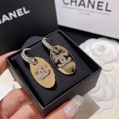 Chanel香奈兒 LOGO水鑽蛋形掛鉤耳環 2022早春新款耳環 精緻百搭單品