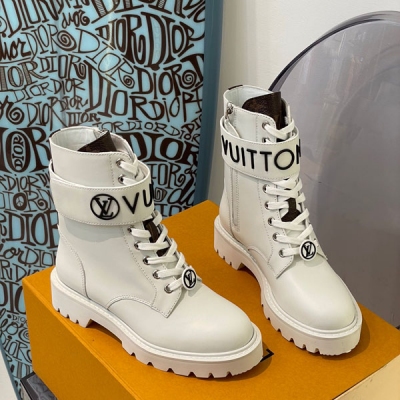 LOUIS VUITTON LV路易威登 2021秋冬新品靴款 基礎款的造型，融入立體膠字，極高辨識度和裝飾性，無敵時髦！甄選小牛皮材質，質感滿分，頂級品質！碼數35-41（40/41定制）短靴