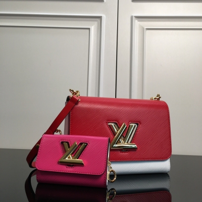 LOUIS VUITTON LV路易威登 M55683紅 頂級原單 二件套雙子包水波紋 這款別致的小型手袋藏有一個秘密：它比實際看起來要大。m50280雙下包二件套拼色水波紋twist女包 設計巧妙的