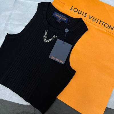 LOUIS VUITTON LV 路易威登 2022ss 女團風top針織背心修身小短款巨時髦 銀色五金鏈條裝飾非常大牌的設計！單穿疊穿搭配西裝外套都超美SML
