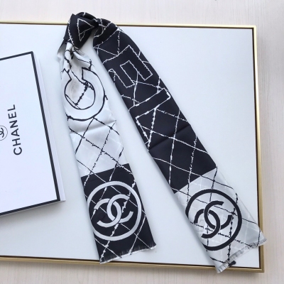 Chanel香奈兒 Twilly長絲巾、全新尺寸變得更纖長輕薄，更顯精緻、還增加實用性、可作為頭巾、腰帶佩戴或系繞頸間。材質：100%真絲，size:22x160cm