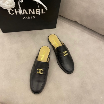 Chanel香奈兒 新款樂福鞋系列 細節設計，金色雙C大logo點綴非常好看！上腳舒適特別顯瘦，任意搭配都很好看！鞋面原版進口胎牛皮，內裡羊皮，原版進口真皮大底，碼數35-39（40/41定做）