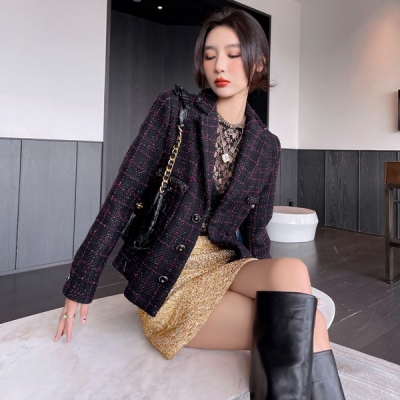 Chanel香奈兒 2021fw 秋冬新款tweed外套修身黑色系最顯瘦的系列 經典復古的格子元素優雅大氣 純手工打造的亮片紐扣精緻大牌 織帶也很用心多種紗線手工編織非常重工 每個細節都非常棒 贈送胸針防塵袋 現貨發售 SML