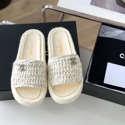 Chanel香奈兒 2022新款編織拖鞋，鞋面採用進口羊絨手工編織。水染羊皮內裡和墊腳，原版開模大底。Size：35-41（40/41定做）