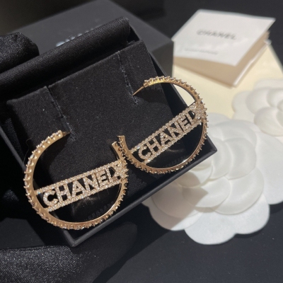 Chanel香奈兒 字母環形耳環 2022春夏字母全鑽星星耳圈 精緻秀氣百搭單品