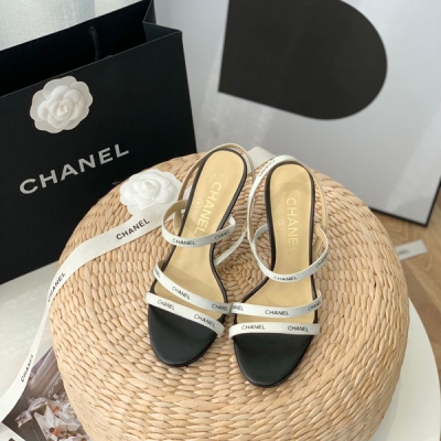 Chanel香奈兒 小香夏季新款涼鞋，超簡約設計，上腳秀氣！夏季涼鞋的主打款，經典的一帶款，鞋面原版進口羊皮，內裡羊皮，真皮大底，跟高7.5cm，Size:35-40（40定制）
