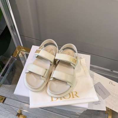 Dior迪奧 2021新款魔術貼涼鞋 專櫃新品 簡單的款式+logo加持瞬間高大上，腳感跟輕，特別好穿！小羊皮鞋面，小羊皮包水台，頂級品質！碼數35-40