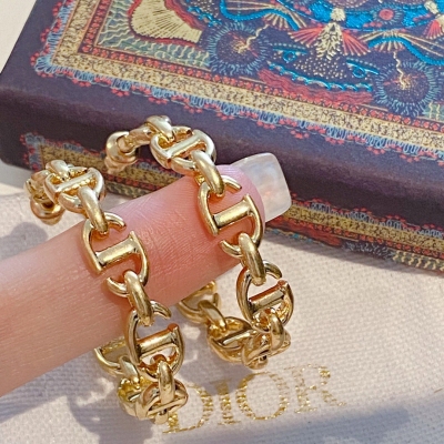 Dior迪奧 字母黃銅首飾 自帶顏值的配飾！