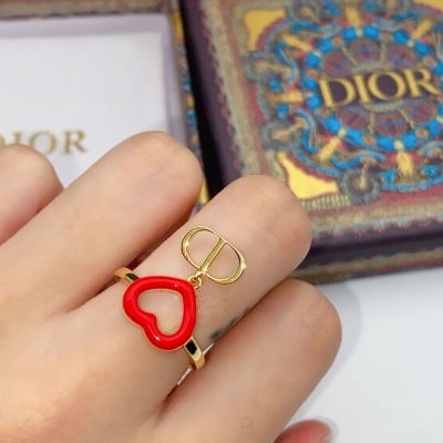 Dior迪奧 項鍊 Diormour七夕限定系列 滿滿的小心機不同於以往的小方格和圓形圖形 這次每一格都是一顆小愛心